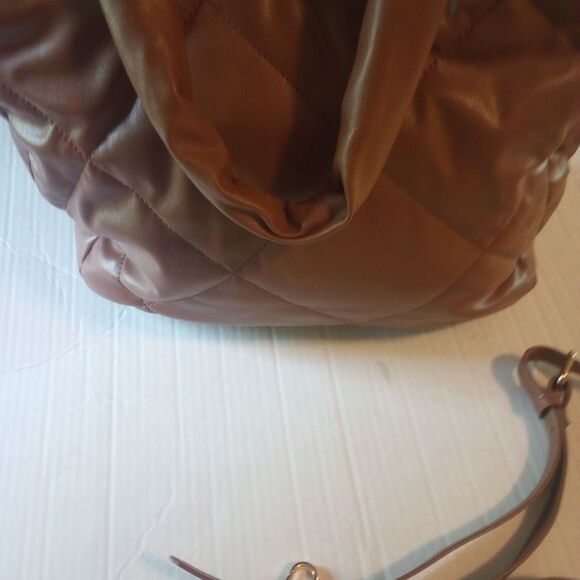 Puffy Quilted Medium Size Handbag With Detachable Shoulder Strap - Picture 8 of 9